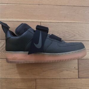 Nike Air Force 1 Low Dark Green Men’s Size 10.5 Sneakers Gum Buttom